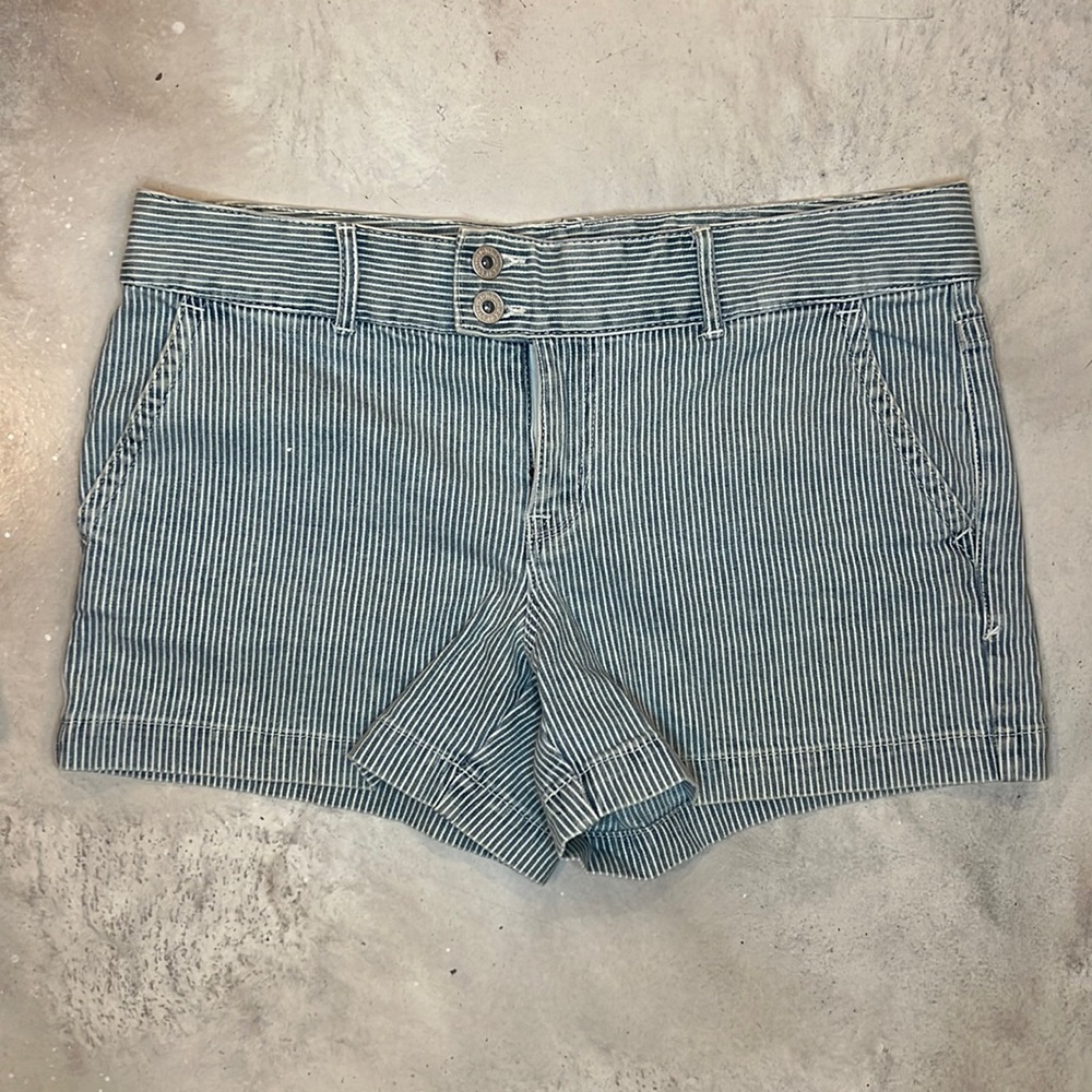 Tommy Hilfiger - Size 6 denim shorts